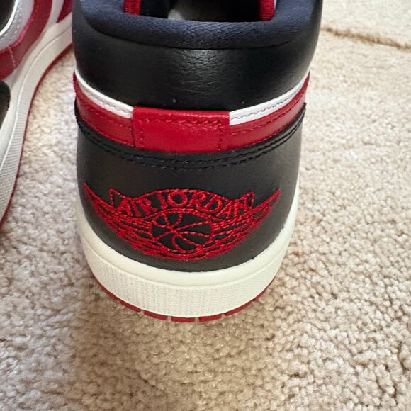 Jordan 1 Low 'Reverse Black Toe' - Unisex (Men's Size: 10.5/Women's Size: 12) - Picture 9 of 13